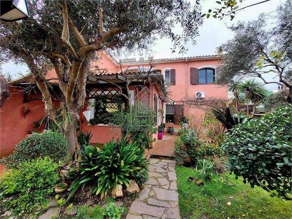 Elegante casa indipendente con giardino a 300 metri dal mare